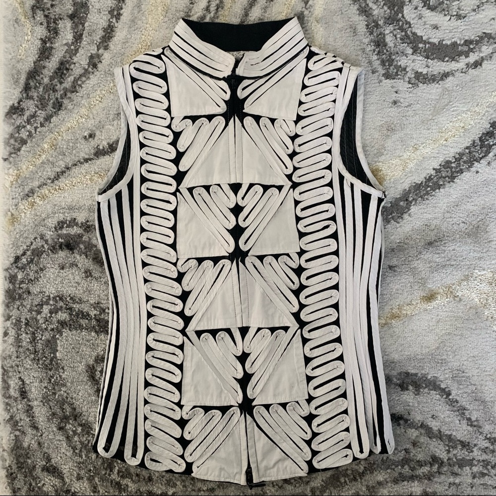 Black and white sleeveless sexy top size 4